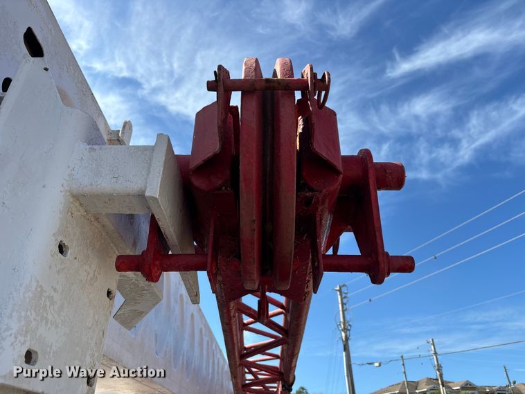 image for item EA5470 1983 Linkbelt HTC1040 crane truck