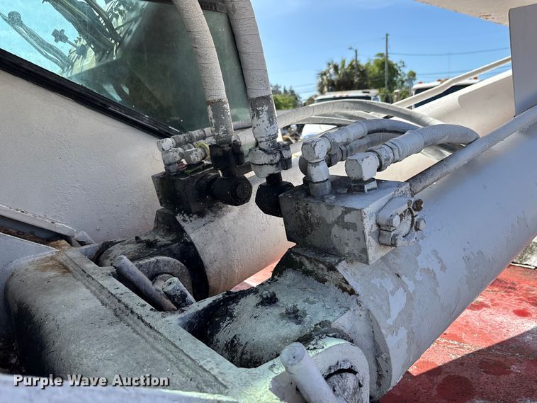 image for item EA5470 1983 Linkbelt HTC1040 crane truck