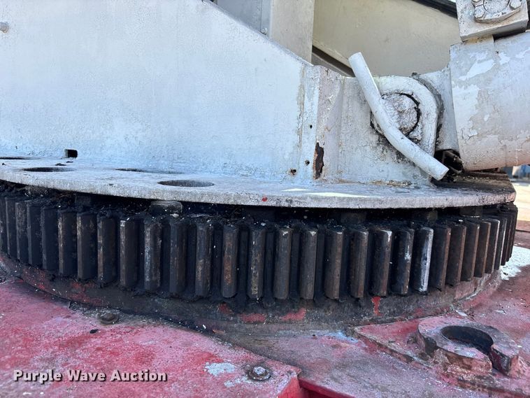 image for item EA5470 1983 Linkbelt HTC1040 crane truck