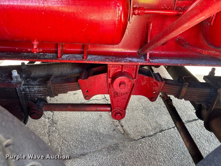 image for item EA5470 1983 Linkbelt HTC1040 crane truck