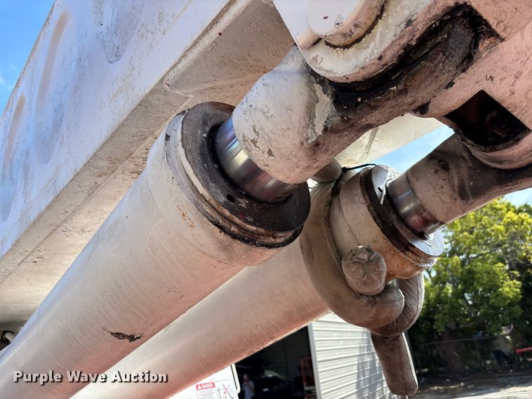 image for item EA5470 1983 Linkbelt HTC1040 crane truck