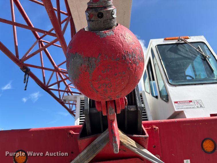 image for item EA5470 1983 Linkbelt HTC1040 crane truck