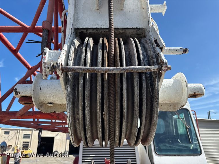 image for item EA5470 1983 Linkbelt HTC1040 crane truck