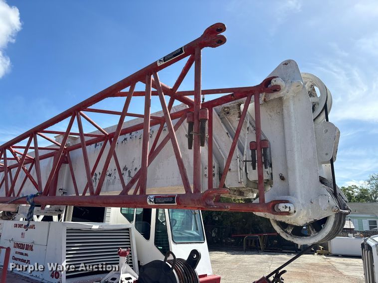 image for item EA5470 1983 Linkbelt HTC1040 crane truck