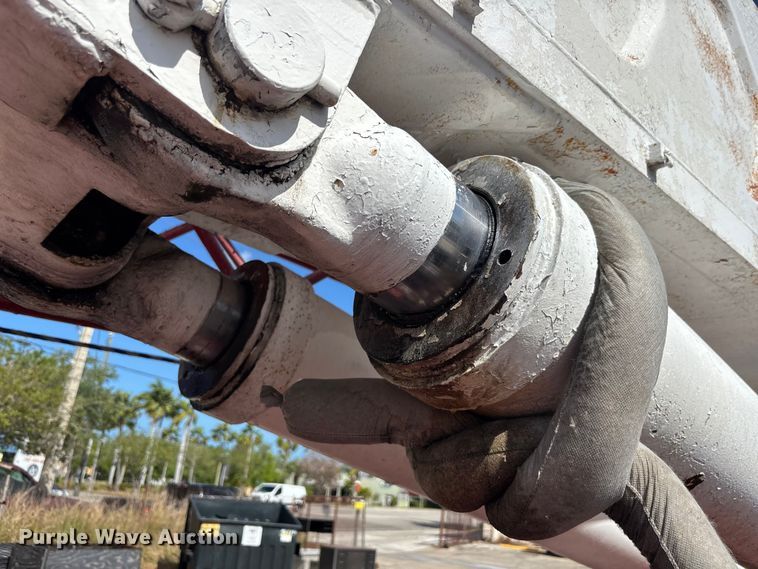 image for item EA5470 1983 Linkbelt HTC1040 crane truck