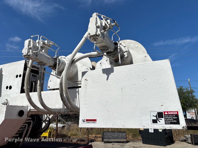 image for item EA5470 1983 Linkbelt HTC1040 crane truck