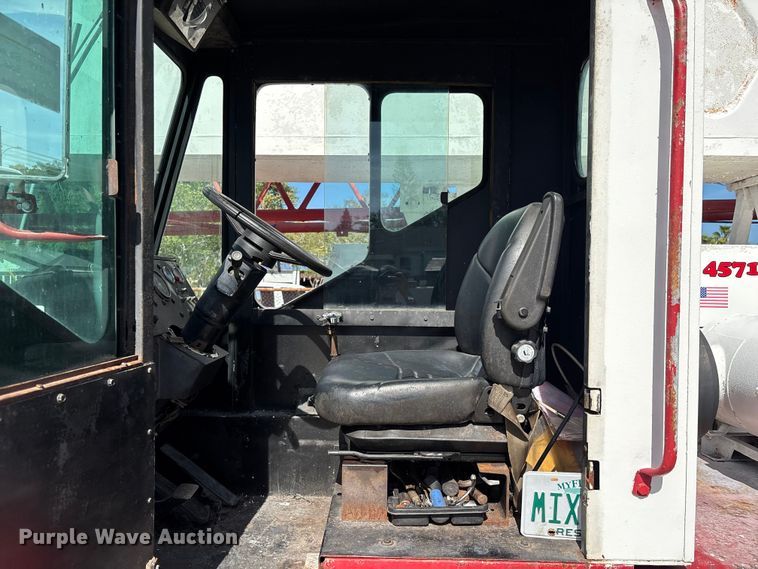 image for item EA5470 1983 Linkbelt HTC1040 crane truck