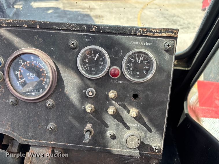 image for item EA5470 1983 Linkbelt HTC1040 crane truck