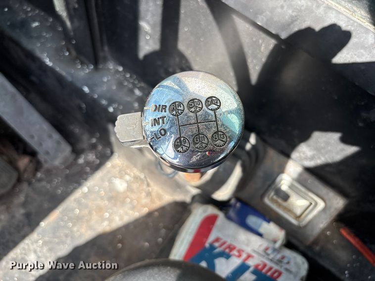 image for item EA5470 1983 Linkbelt HTC1040 crane truck