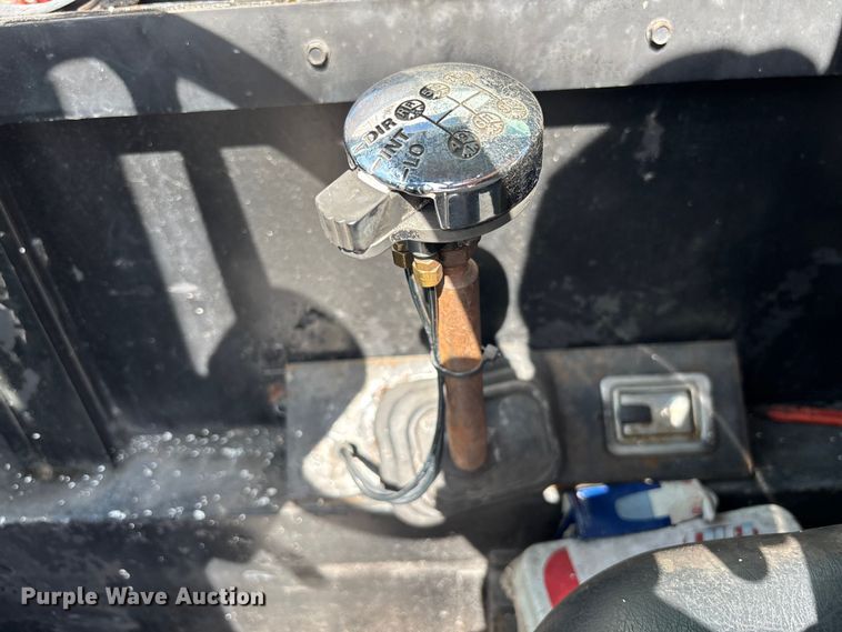 image for item EA5470 1983 Linkbelt HTC1040 crane truck