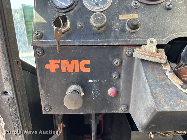 image for item EA5470 1983 Linkbelt HTC1040 crane truck