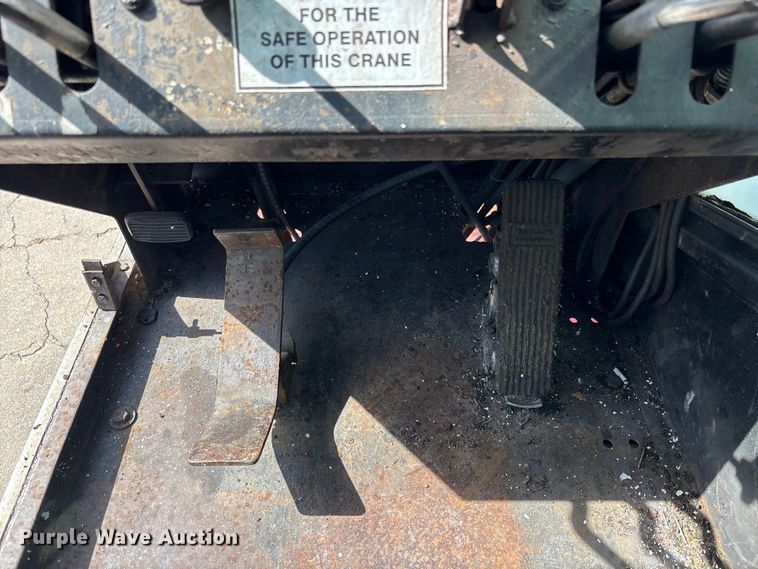 image for item EA5470 1983 Linkbelt HTC1040 crane truck