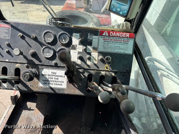 image for item EA5470 1983 Linkbelt HTC1040 crane truck