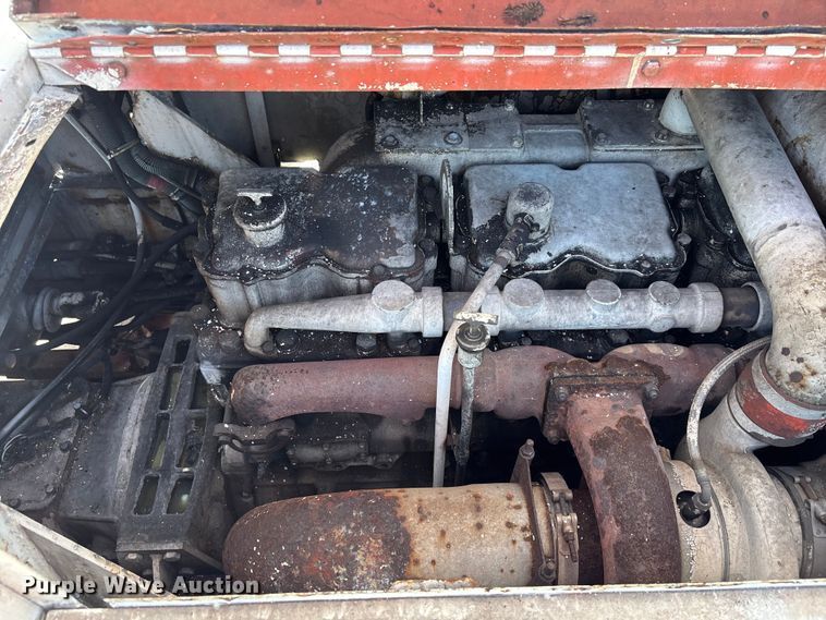 image for item EA5470 1983 Linkbelt HTC1040 crane truck