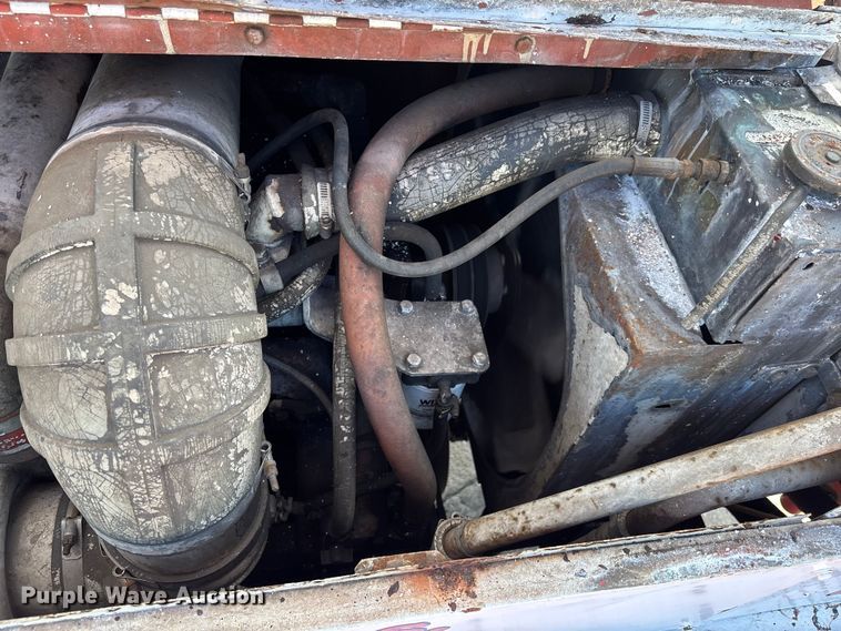 image for item EA5470 1983 Linkbelt HTC1040 crane truck