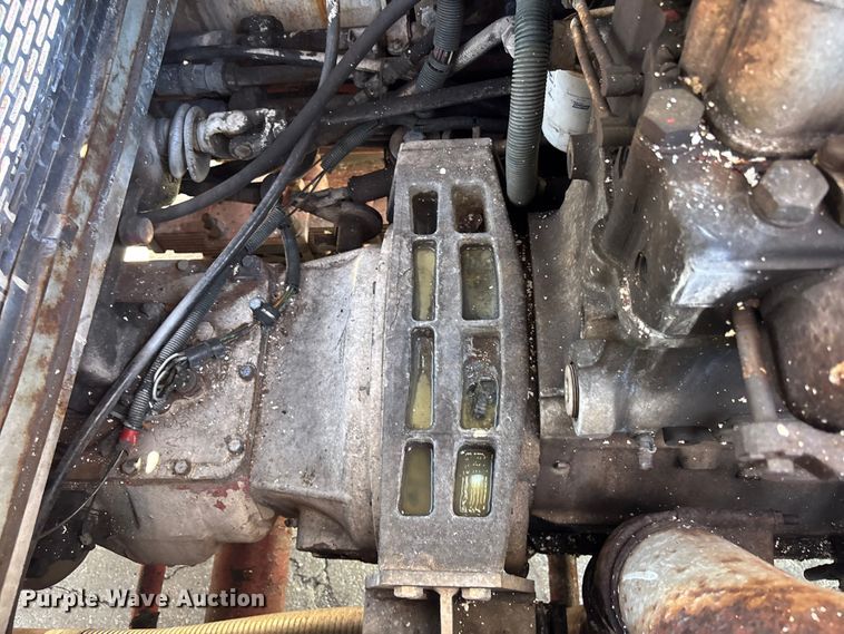 image for item EA5470 1983 Linkbelt HTC1040 crane truck