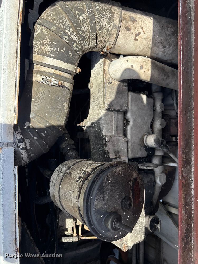 image for item EA5470 1983 Linkbelt HTC1040 crane truck