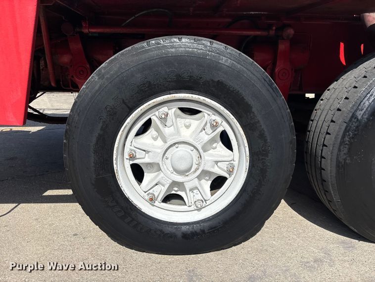 image for item EA5470 1983 Linkbelt HTC1040 crane truck