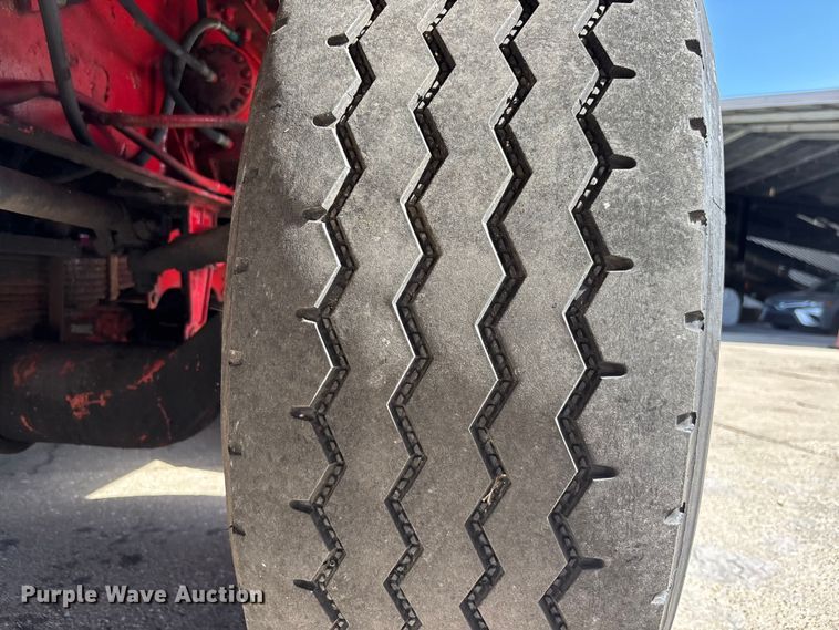 image for item EA5470 1983 Linkbelt HTC1040 crane truck