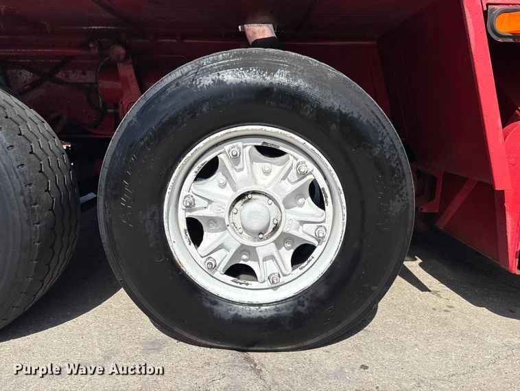 image for item EA5470 1983 Linkbelt HTC1040 crane truck