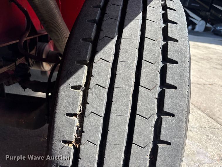 image for item EA5470 1983 Linkbelt HTC1040 crane truck