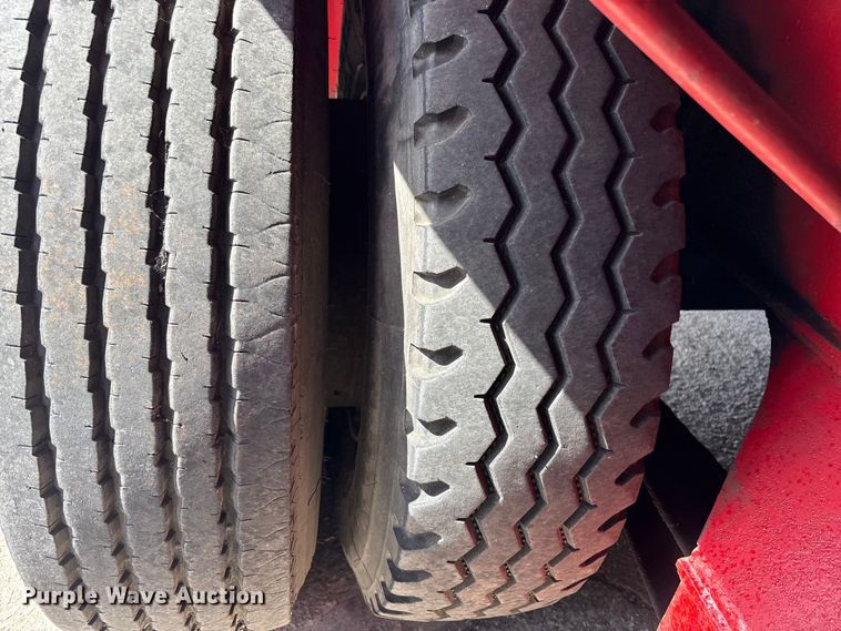 image for item EA5470 1983 Linkbelt HTC1040 crane truck