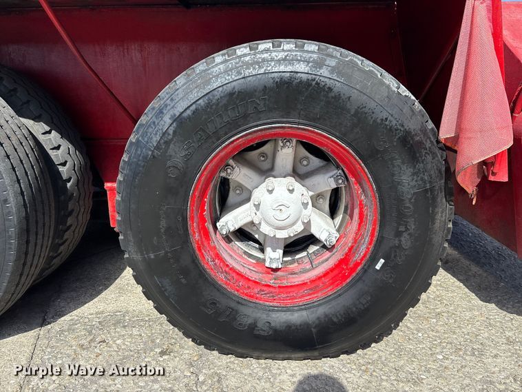 image for item EA5470 1983 Linkbelt HTC1040 crane truck