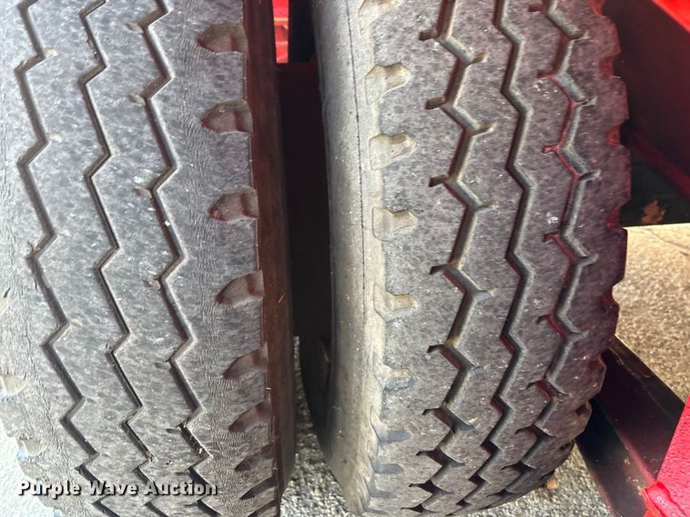 image for item EA5470 1983 Linkbelt HTC1040 crane truck