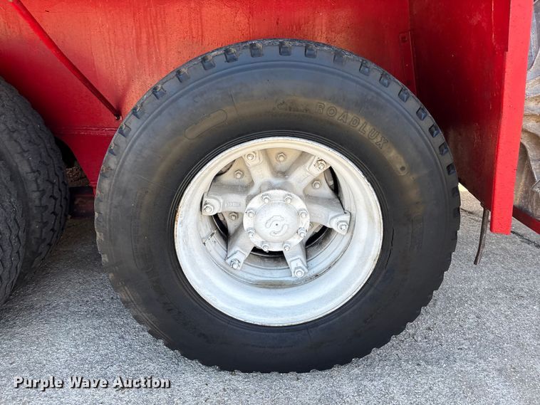 image for item EA5470 1983 Linkbelt HTC1040 crane truck