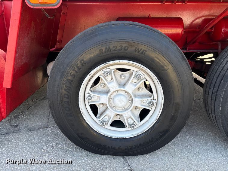 image for item EA5470 1983 Linkbelt HTC1040 crane truck