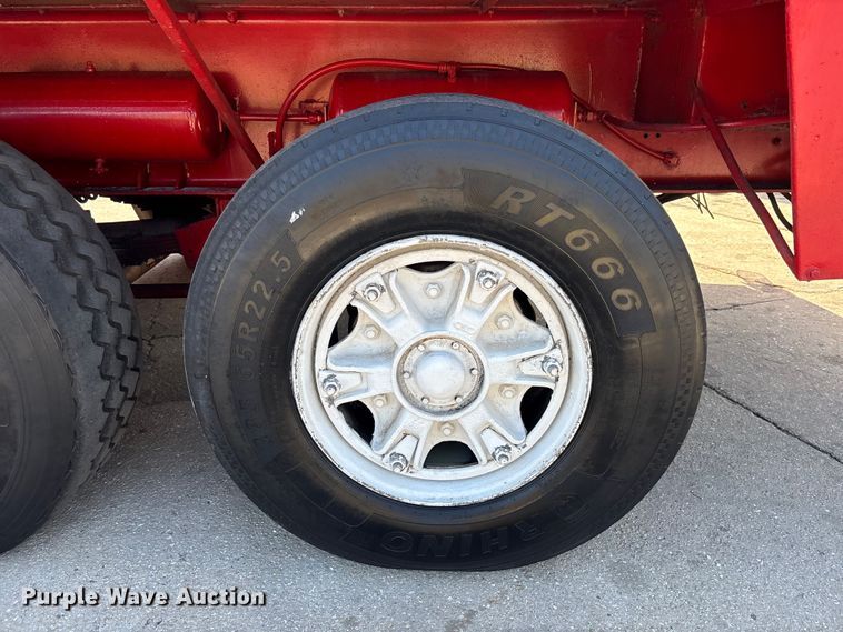 image for item EA5470 1983 Linkbelt HTC1040 crane truck