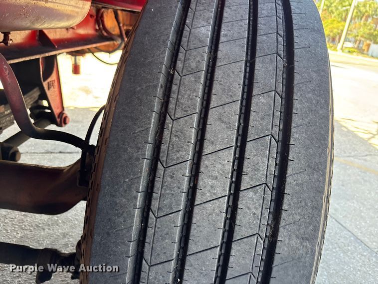 image for item EA5470 1983 Linkbelt HTC1040 crane truck