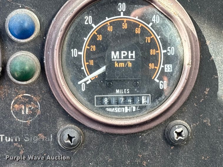 image for item EA5470 1983 Linkbelt HTC1040 crane truck