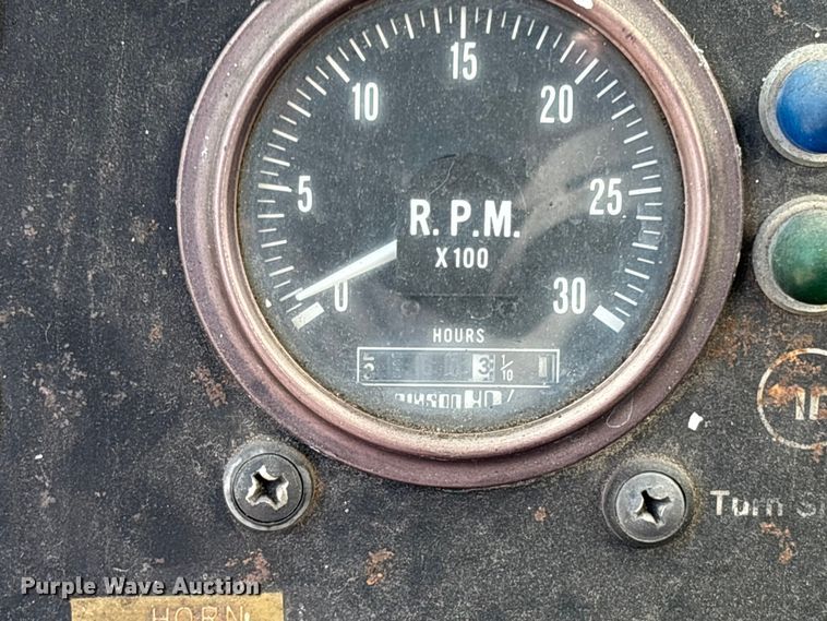 image for item EA5470 1983 Linkbelt HTC1040 crane truck