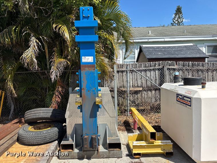 image for item EA5471 (2) forklift booms