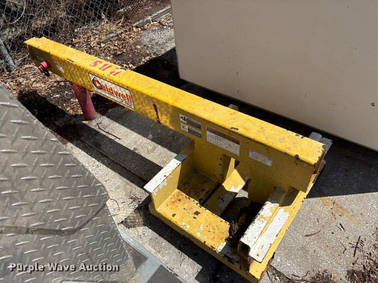 image for item EA5471 (2) forklift booms