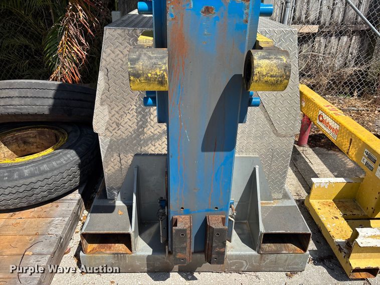 image for item EA5471 (2) forklift booms