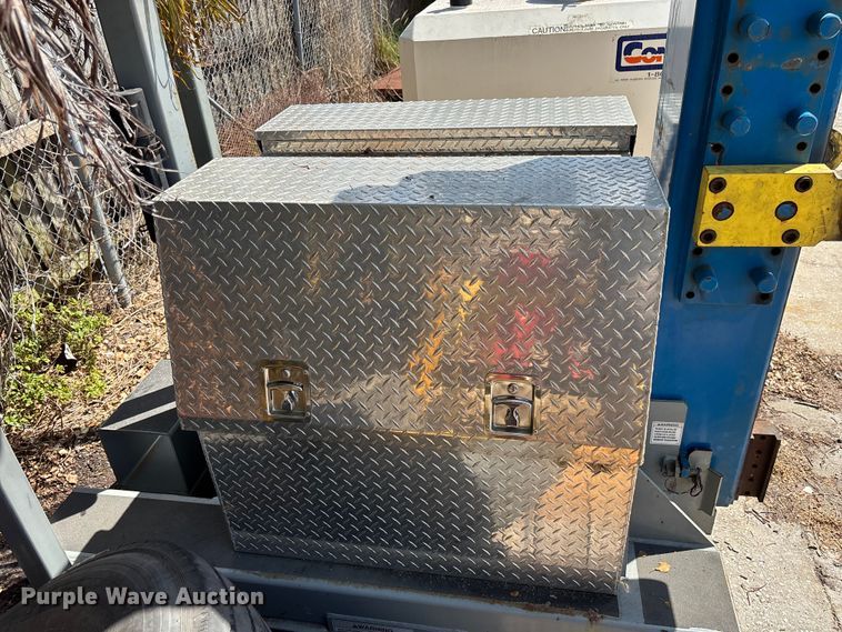 image for item EA5471 (2) forklift booms