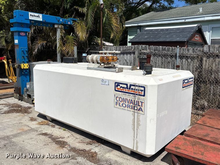 image for item EA5472 Fuel tank with pump