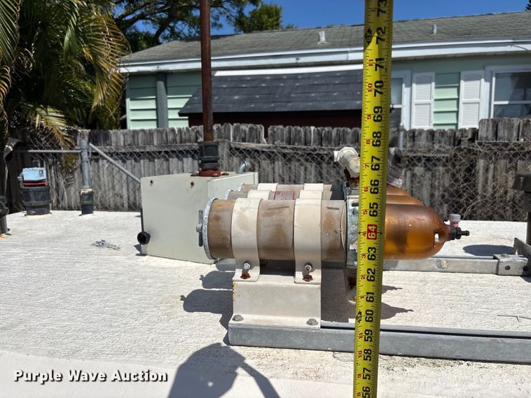 image for item EA5472 Fuel tank with pump