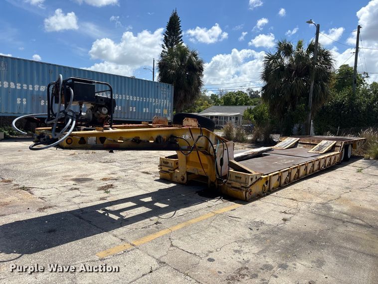 image for item EA5474 2001 TrailKing lowboy equipment trailer