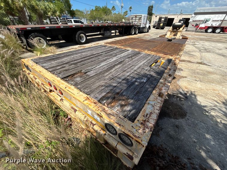 image for item EA5474 2001 TrailKing lowboy equipment trailer