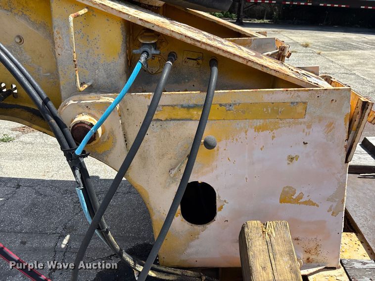 image for item EA5474 2001 TrailKing lowboy equipment trailer