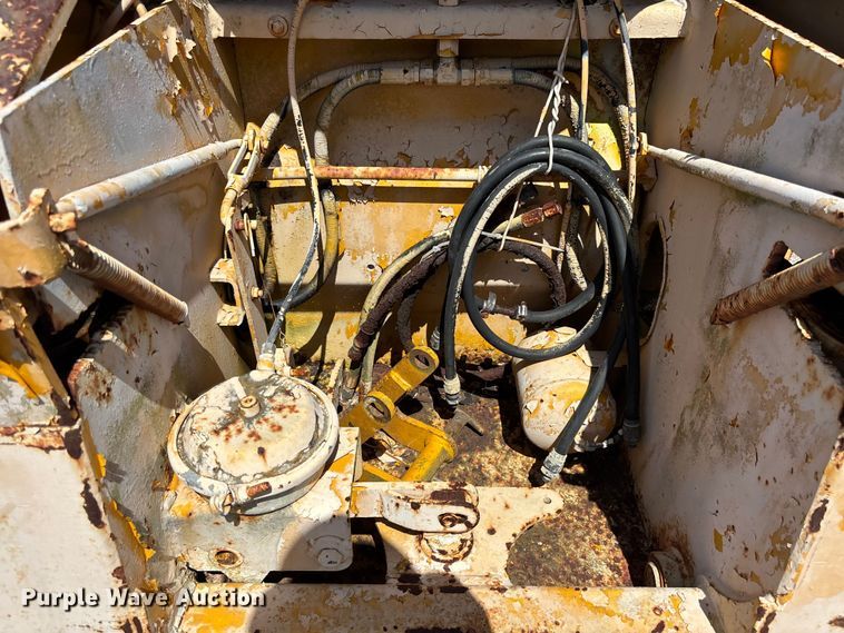 image for item EA5474 2001 TrailKing lowboy equipment trailer