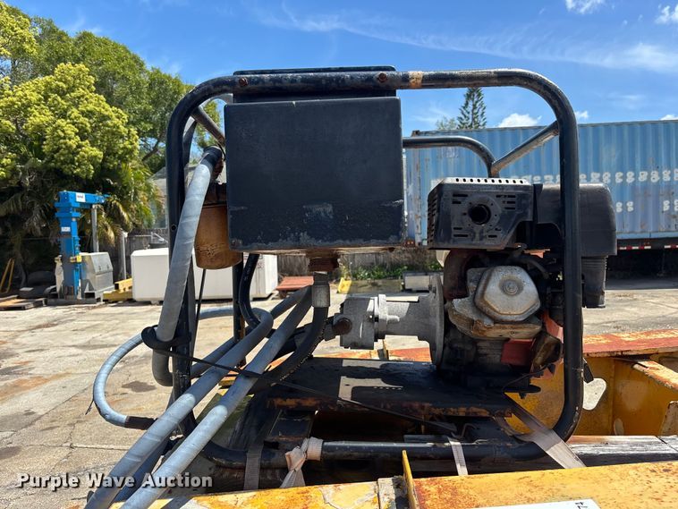 image for item EA5474 2001 TrailKing lowboy equipment trailer