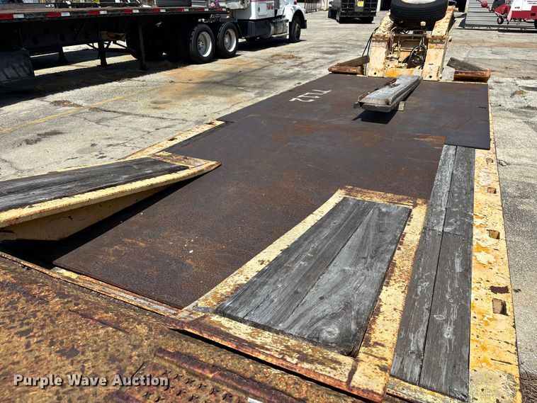 image for item EA5474 2001 TrailKing lowboy equipment trailer