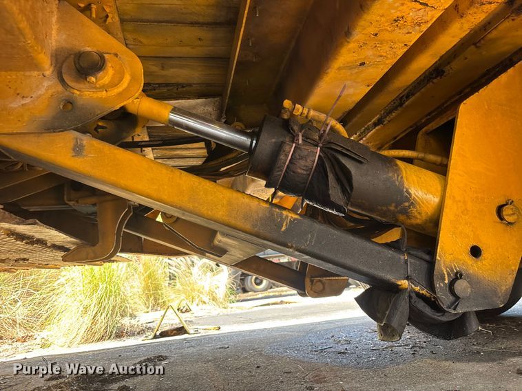 image for item EA5474 2001 TrailKing lowboy equipment trailer