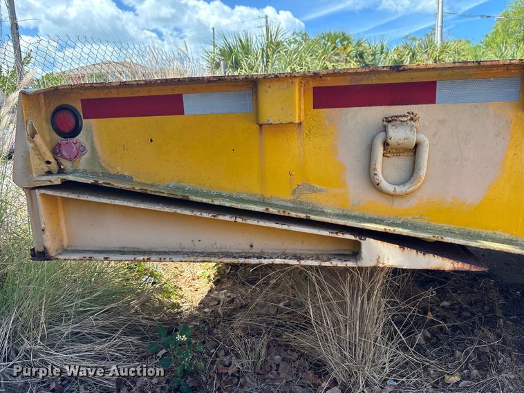 image for item EA5474 2001 TrailKing lowboy equipment trailer