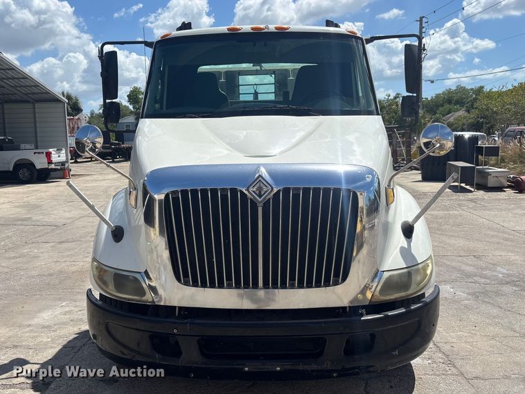 image for item EA5475 2007 International 8600 semi truck