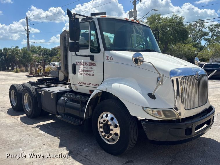 image for item EA5475 2007 International 8600 semi truck